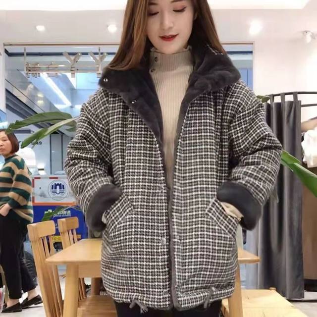 Thick coat in winter plus velvet warm lattice jacket high -end fashion mothers dress new cotton long sleeve pockets
