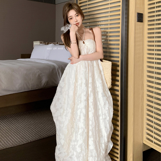 200Jin [Jin equals 0.5 kg] Large size women's fat mm French halter neck dress summer vacation style backless long skirt loose a-line skirt