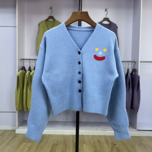 920 Smiling V-neck Knit Cardigan Jacket Women's Top 2025 Early Spring New Short Single Breasted Long Sleeve Sweater