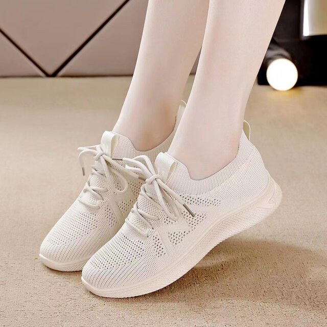 2025 spring and summer mesh breathable sports shoes Korean style middle school students white shoes women's soft sole running and travel shoes