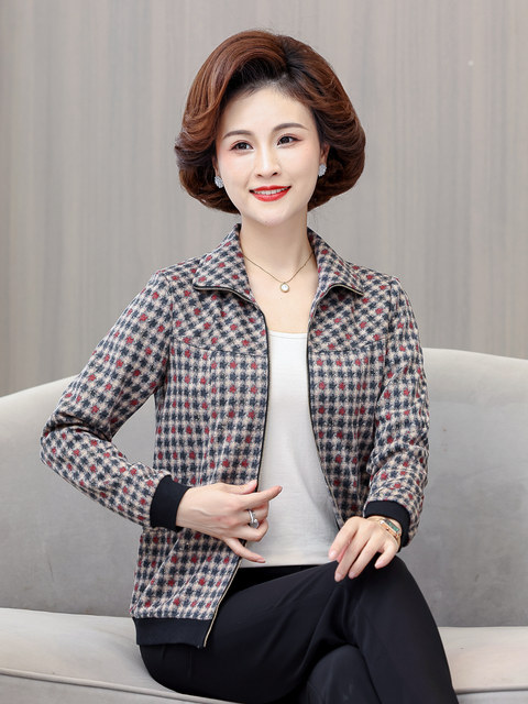 Small mother top short jacket 2025 spring and autumn middle-aged and elderly women's loose floral zipper jacket pocket