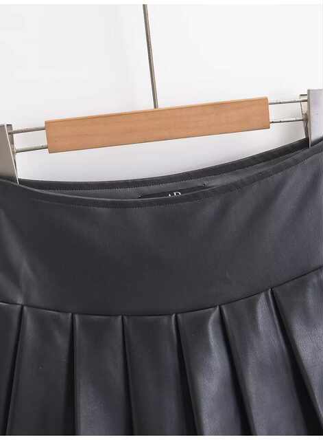2024 autumn new ultra-short mini leather skirt for female hottie street style side zipper anti-exposure half-body pleated skirt