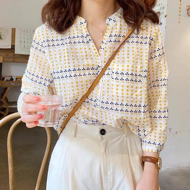 V-neck temperament floral shirt for women with 7-quarter sleeves 2024 summer new style literary fresh fashionable top printed shirt