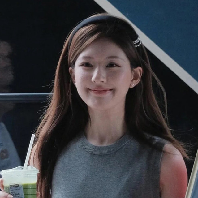 Zhao Lusi's same style black pearl headband for women 2025 new high-end, foreign style, light luxury headband hair accessories