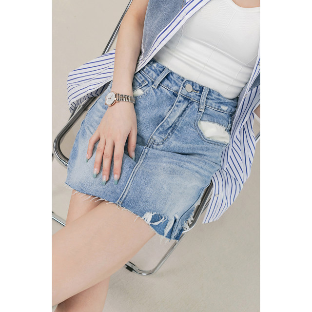 Hot girl style, asymmetric contrasting colors, hip-covered high-waist denim skirt for women, summer 2025 new design short skirt