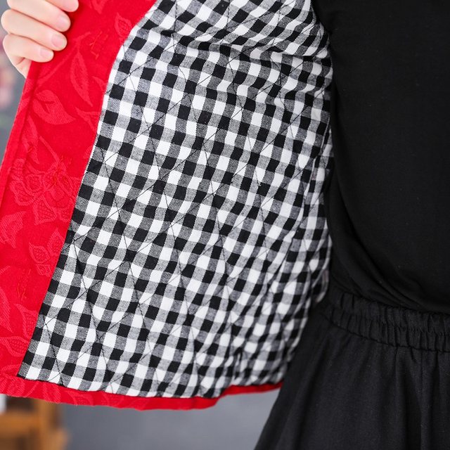 Ethnic style mom cotton and linen embroidered flower padded jacket top for women autumn and winter retro buckle Tang suit cotton coat thickened short jacket