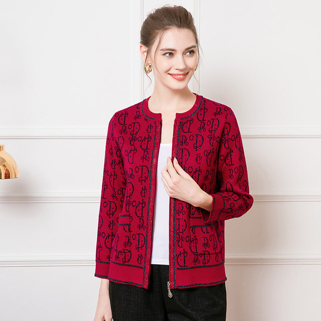 Enjoy the years, middle-aged and elderly mothers red wool knitted cardigan, fashionable and generous, loose large size, new style for autumn and winter