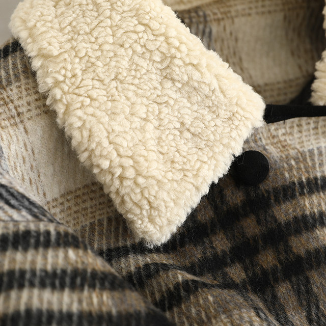 Mystery + lamb fur lapel coat for women 2024 winter Korean version retro plaid loose small short wool coat