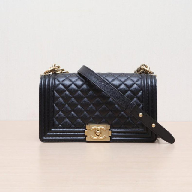 Middle-aged 95 new Chanel/Chanel shoulder bag Leboy black lychee leather 30 open