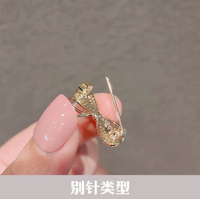 Bow anti-exposed artifact high-end small brooch for women versatile summer sewing pins fixed clothes collar accessories
