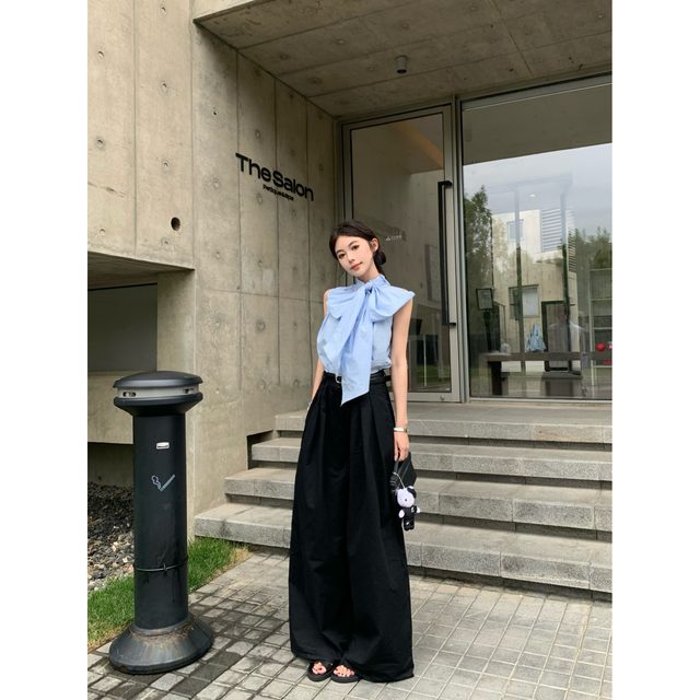 Bow tied sleeveless vest shirt for women in summer loose temperament shirt design sense chic white top
