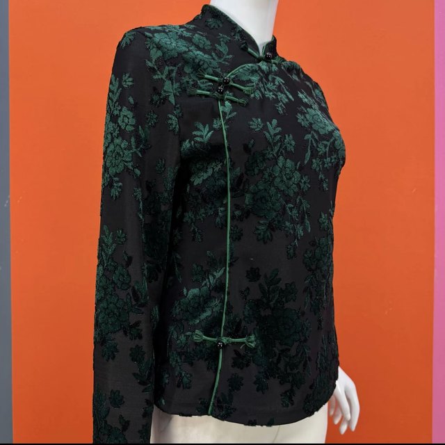 Fashionable middle-aged and elderly women's long-sleeved stand-up collar pullover flocked flower purple bottoming shirt for mothers over 60 years old, autumn and winter style