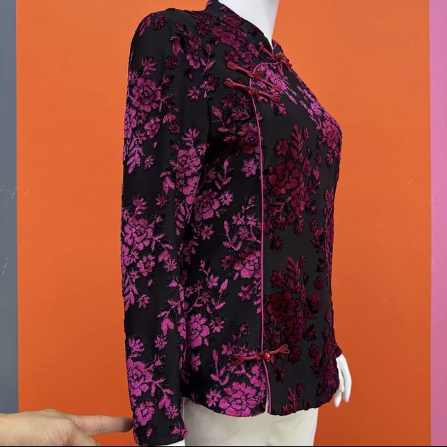 Fashionable middle-aged and elderly women's long-sleeved stand-up collar pullover flocked flower purple bottoming shirt for mothers over 60 years old, autumn and winter style