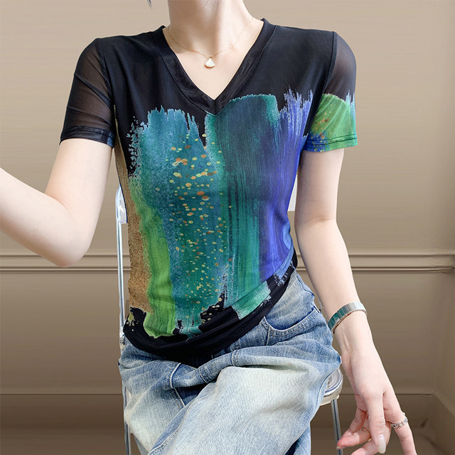 
White V-neck Short-sleeved T-shirt for women 2025 summer new European tie-dye printed mesh tops to make them look slim and fashionable