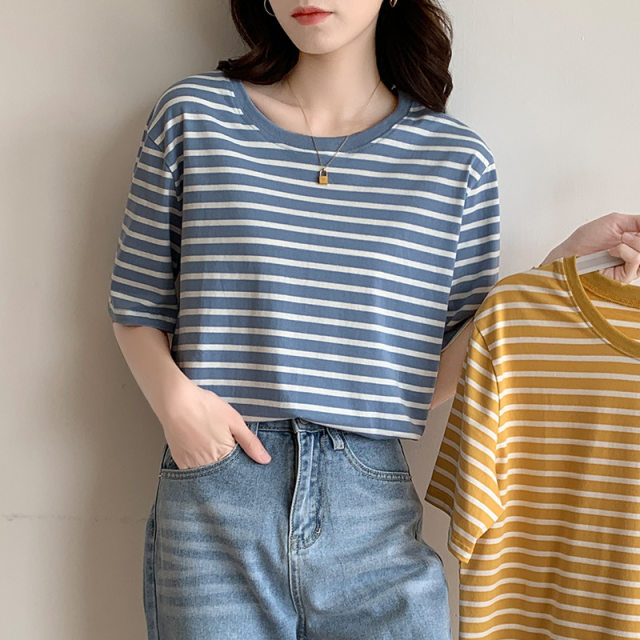 Fresh green striped T-shirt for women in summer short-sleeved 2025 new loose round neck versatile T-shirt niche top
