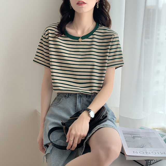 Fresh green striped T-shirt for women in summer short-sleeved 2025 new loose round neck versatile T-shirt niche top
