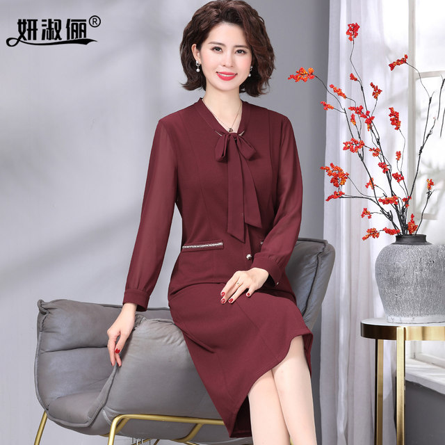 50-year-old mother autumn dress with high-end 2025 new style of Xi's mother-in-law at wedding banquet fashionable and age-reducing