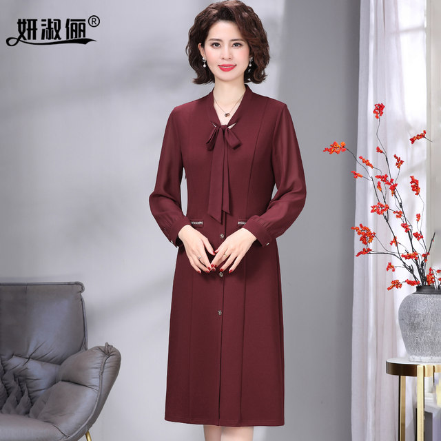 50-year-old mother autumn dress with high-end 2025 new style of Xi's mother-in-law at wedding banquet fashionable and age-reducing