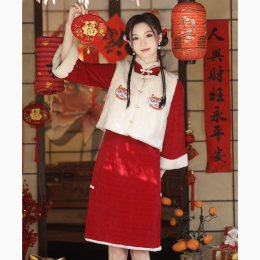 Red new Chinese cheongsam 2024 new thick warm vest new year robes dragon year of worship dress embroidered Tang