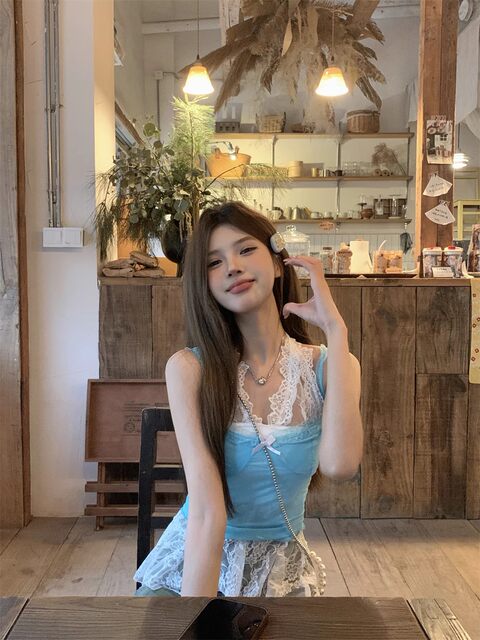 Blue suspender vest for women in summer wear beautiful sweet and spicy slim lace inner sleeveless top