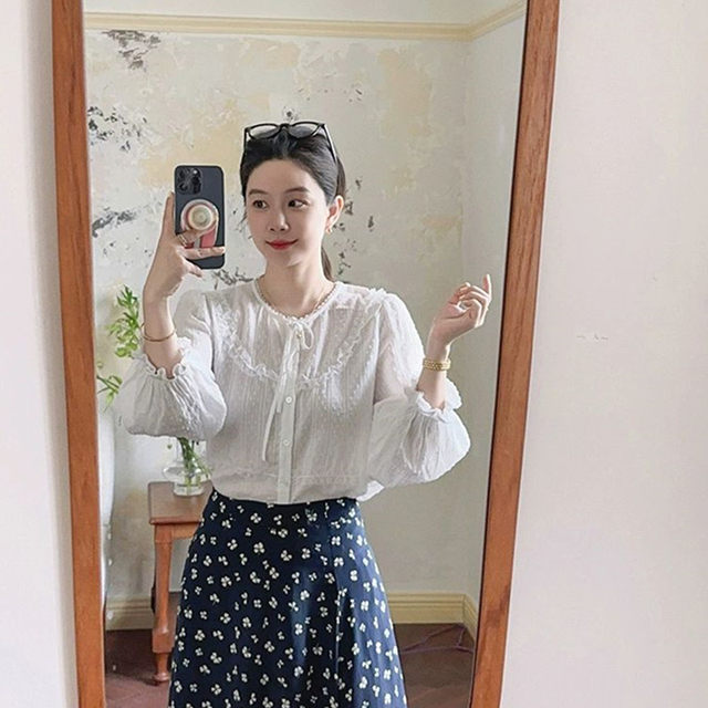 Spring and Autumn 2025 new style polka dot bow tied lace long-sleeved shirt for women's design sense spliced ​​lace top