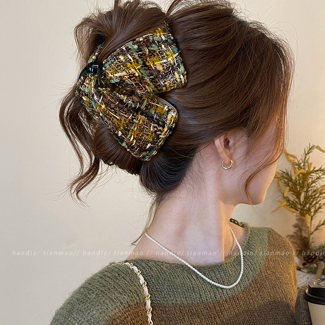 Retro contrasting triangle large shark clip hair volume large hair clip female high-end 2025 new hair clip