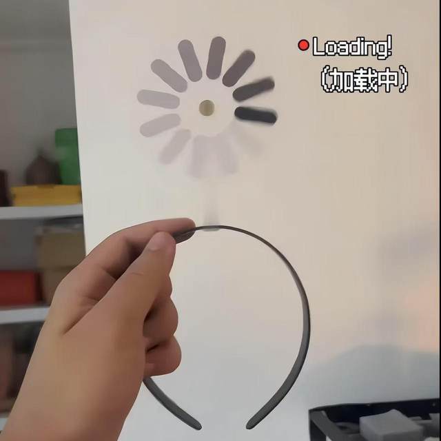 Excessive brain use brain crash ~ Loading the same funny headband for small and medium-sized red book, giving friends abstract headdress