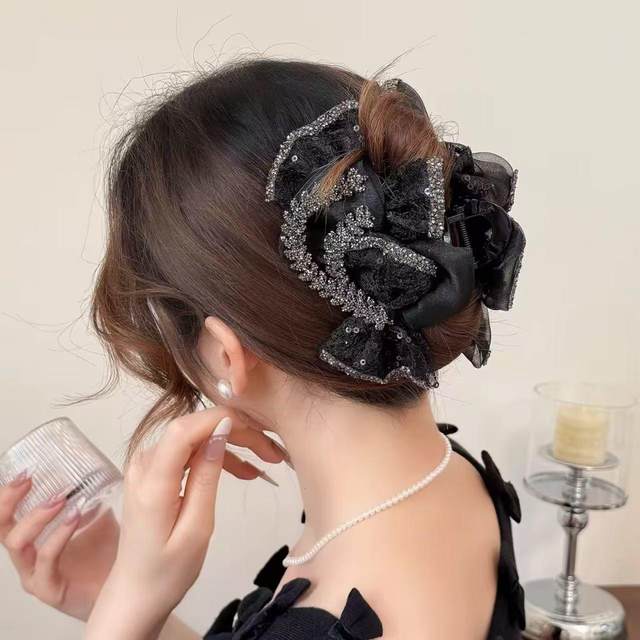 Hepburn style high-end grabber clip, light luxury, versatile and temperamental hair accessory, shark clip on the back of the head, lazy plate hair clip headdress