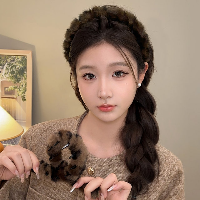 2025 New Plush Leopard Print Headband Women's High Skull Headband Hair Accessory Autumn and Winter High-end Retro Temperament Headwear