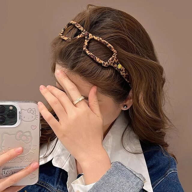 2025 autumn and winter new leopard print glasses headband high-end sense internet celebrity headband hair card hair accessories high skull top artifact headwear