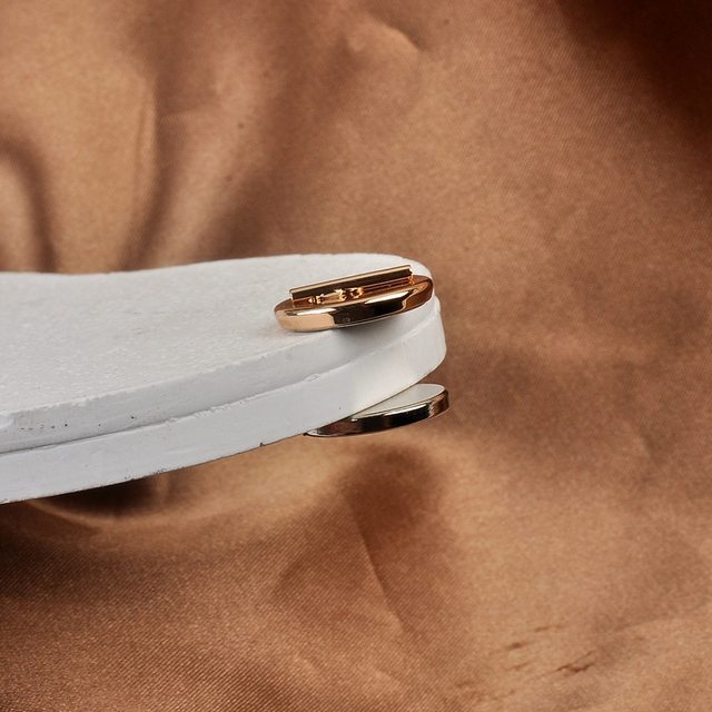 Double-sided strong magnetic brooch converter magnet type magnetic corsage without tying and not hurting clothes fixed clothes suit pin