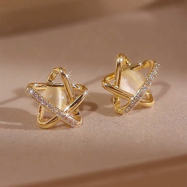 Diamond-encrusted opal star earrings, elegant, simple and versatile earrings, niche, exquisite ins, small, high-end earrings