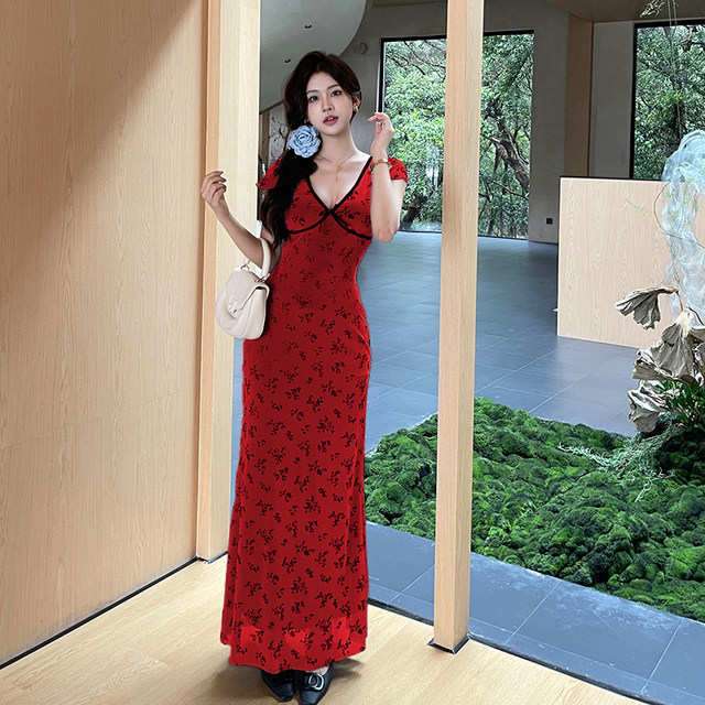 GirlsAt18 French temperament red short-sleeved dress for women in summer new sexy slim vacation skirt