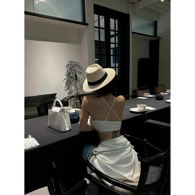 
Fornisyue hot girl halter top women's 2025 early autumn new style inner suspender top sexy tube top