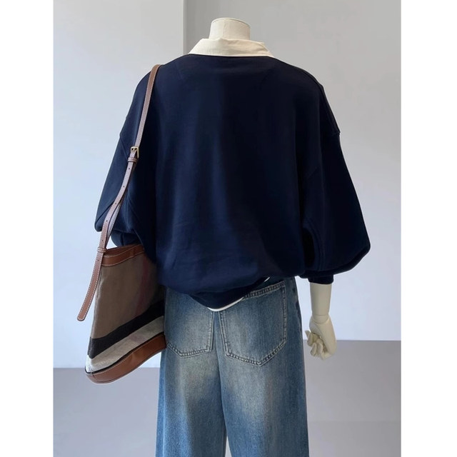 Extra large size 300 Jin [Jin equals 0.5 kg] Niche design polo neck fake two-piece contrasting spliced ​​sweatshirt for women autumn fat MM lapel top
