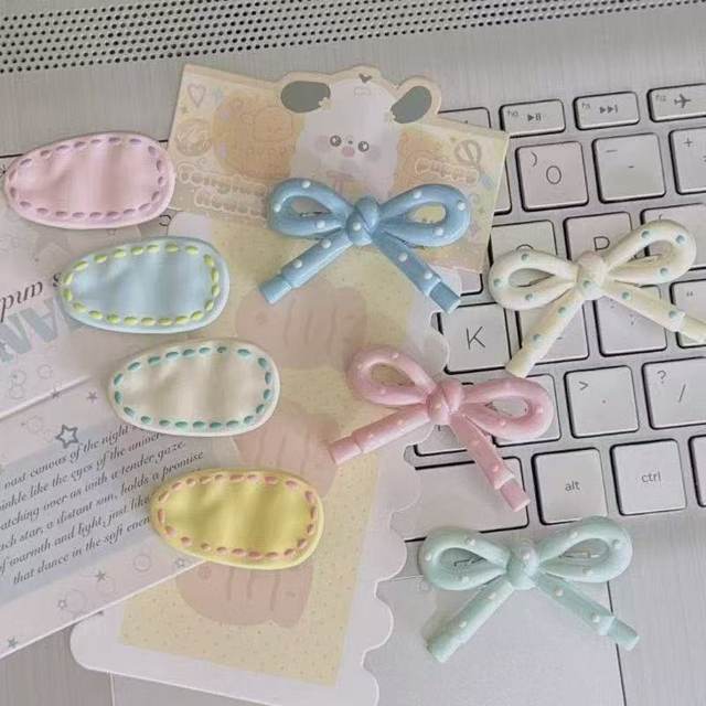Sweet and cute polka dot oval bow hair clip women's side bangs clip girly duckbill clip hair clip hair accessory