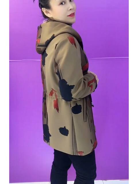 Spring and Autumn coat printed jacket middle-aged mothers wear hooded lapels to make them look slim, loose waist-hugging mid-length windbreaker trend