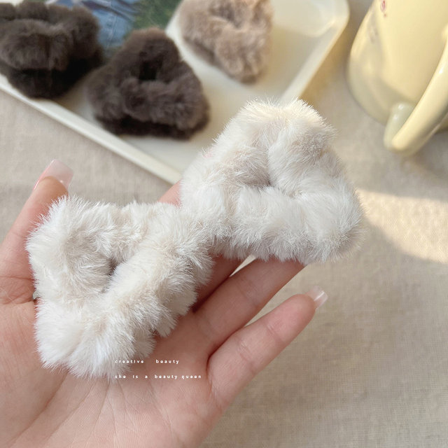 Plush cat ear hairpin for women, side clip for bangs, small grabber for broken hair, cute princess head shark clip hairpin headdress