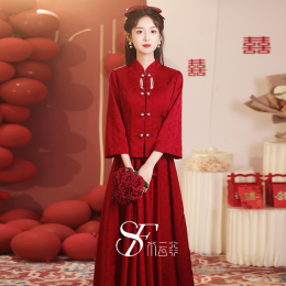 Chinese toast Bride 2023 new autumn and winter long sleeved flag gown long vintage bound wedding dress senior sense