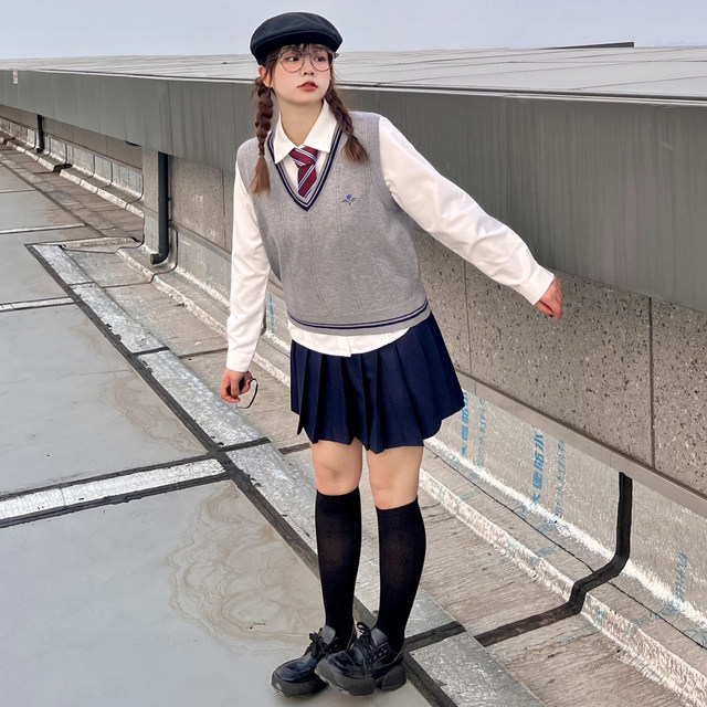 Ache's big size jk original fat mm waist embroidered vest college style sweater V-neck knitted vest women