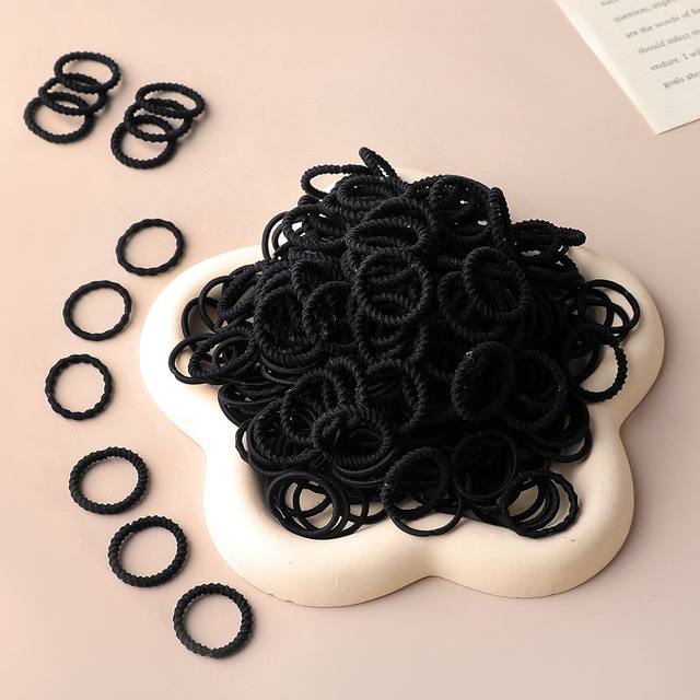 Durable rubber band that won’t hurt your hair. Black thumb scrunchie and headband. Small rubber band that has good elasticity and won’t hurt your hair.