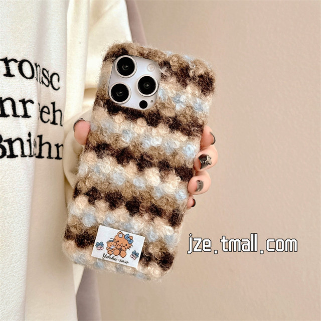 
jze autumn and winter blue brown stripes HelloKitty plush cloth label suitable for Apple 17 ProMax mobile phone case iphone15 new 16pro women 13 cute 15pro fall protection case 14