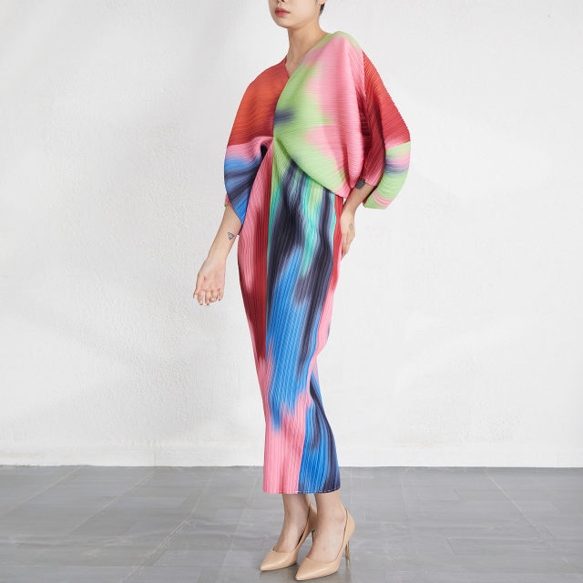 Miyake pleated high-end dress for women 2024 spring and autumn new retro printed large-size 7-quarter sleeve V-neck midi skirt