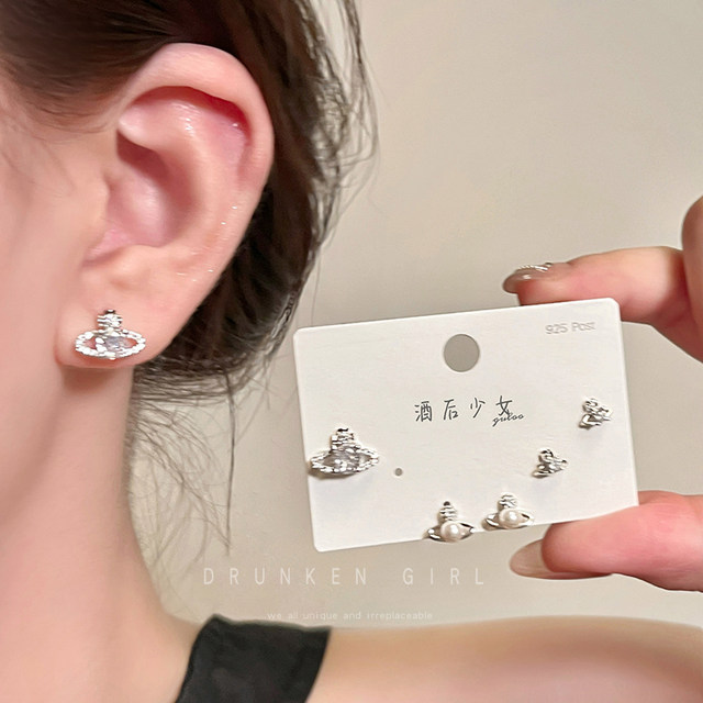 Queen Mother of the West Saturn Pearl Earrings Female Planet Double Ear Hole Ear Bone Nail Earrings Light Luxury High-end Cochlear Nail Earrings
