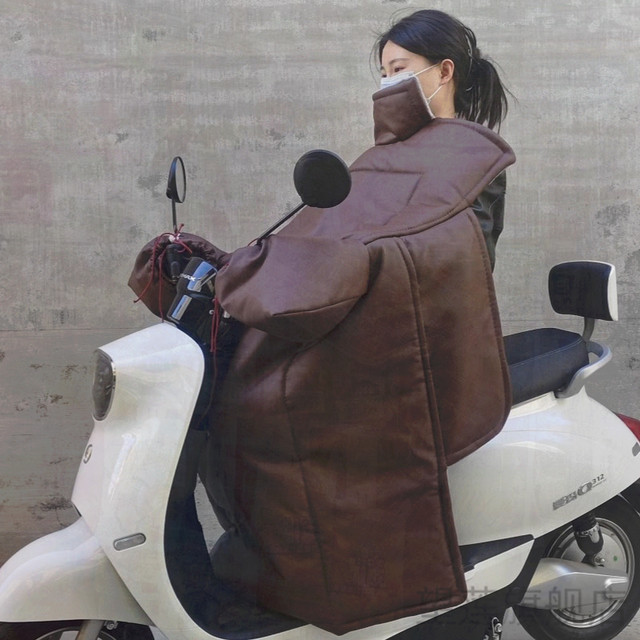 Winter warm electric vehicle thickened PU leather windproof windshield is enlarged waterproof windshield to keep warm in winter and keep out the cold