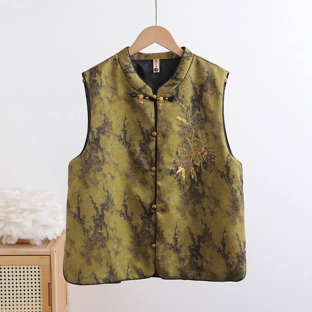 Middle-aged mother autumn suit velvet fashionable middle-aged and elderly women's new spring and autumn clothes new Chinese style three-piece set