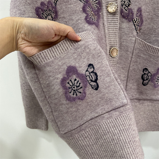 Middle-aged and elderly plus velvet sweater coat grandma winter clothing thickened knitted cardigan mother autumn and winter new elderly clothes