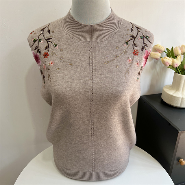 Mom's new winter clothing embroidered woolen sweater for middle-aged and elderly women autumn and winter half turtleneck plus velvet thickened sweater bottoming shirt