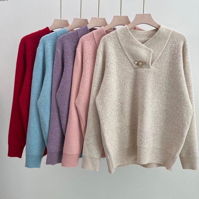 Fashionable mother's autumn and winter clothing plus velvet warm bottoming shirt noble thickened sweater middle-aged and elderly women's sheep temperament top