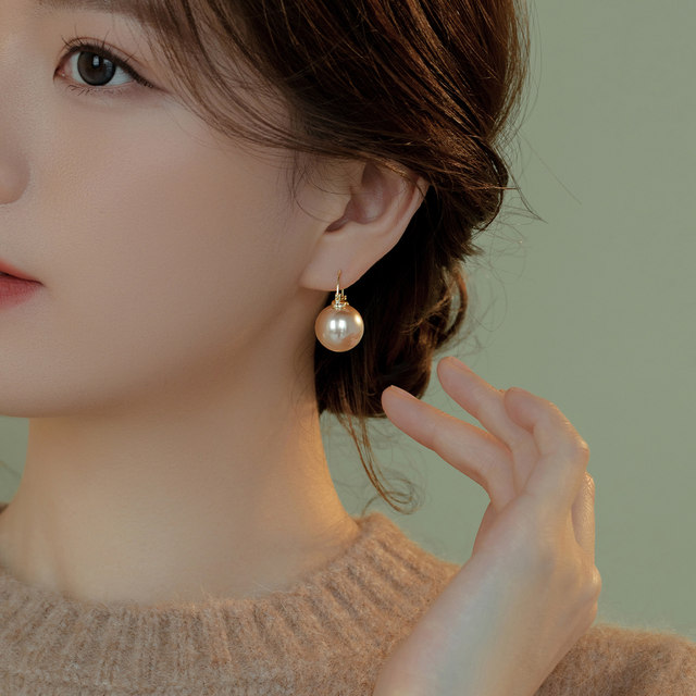 Coffee retro pearl earrings for women sterling silver niche design high-end earrings 2025 new popular ear buckles